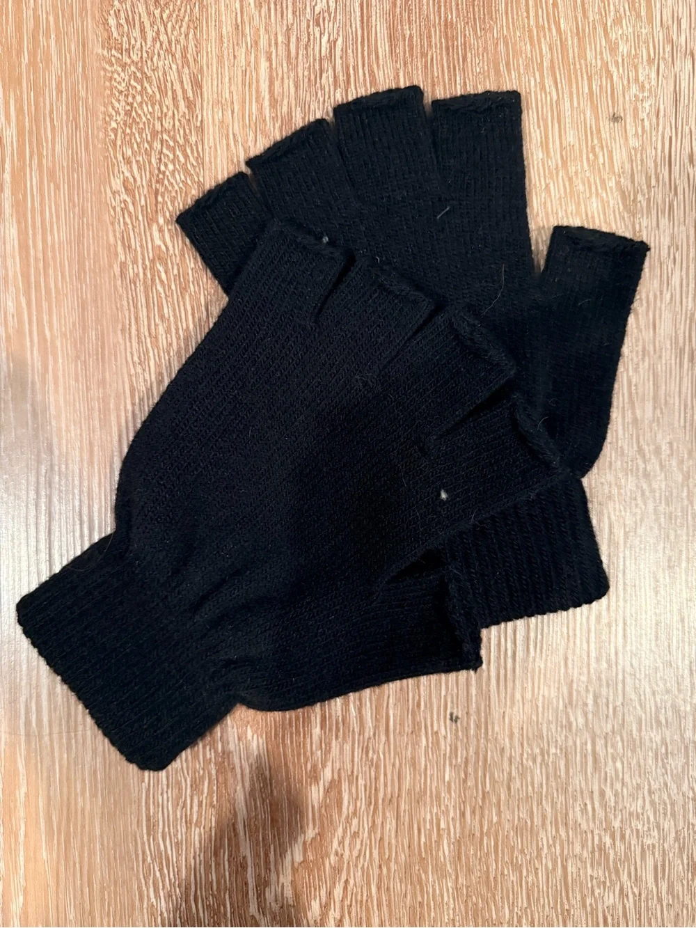 N/A fingerless gloves